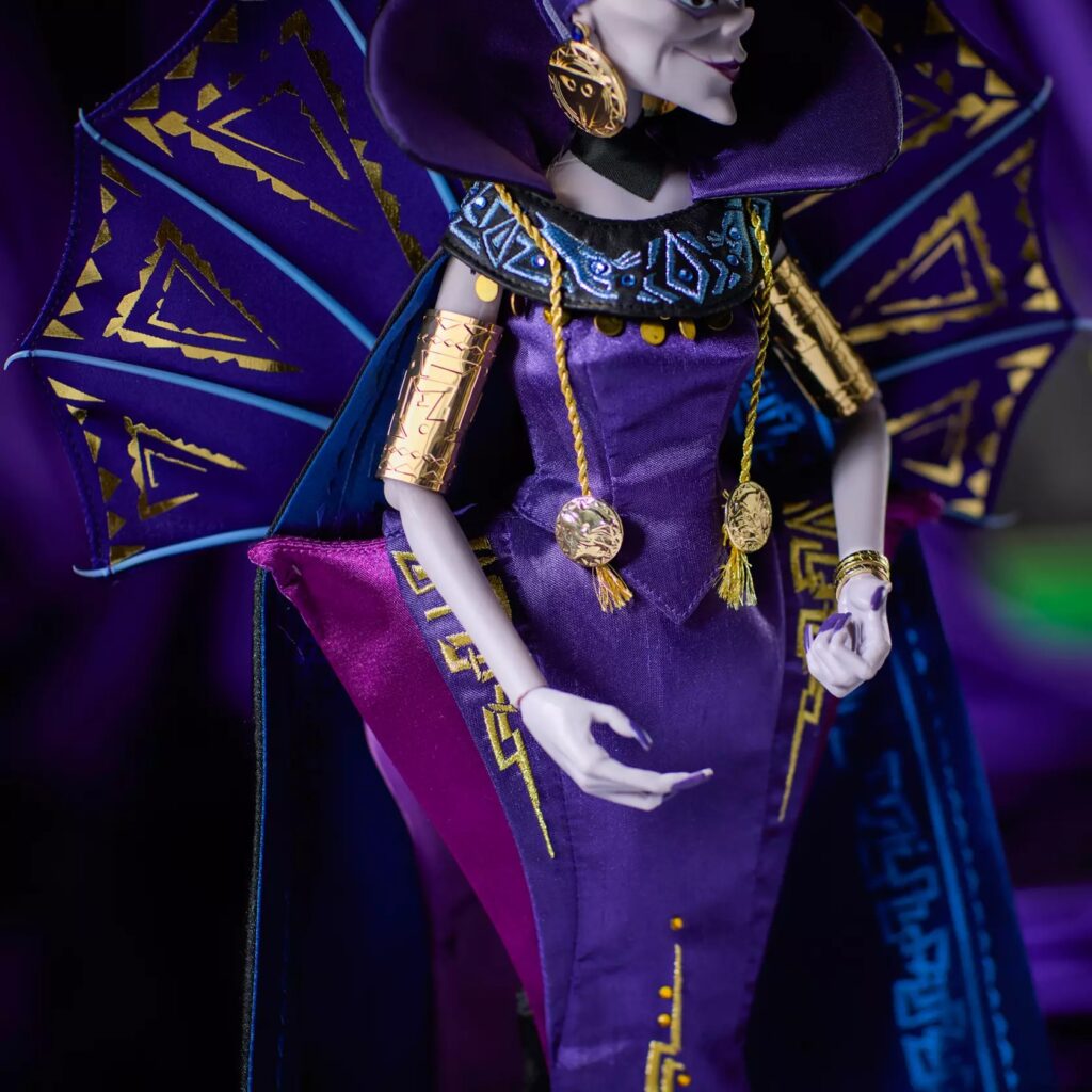 Yzma Limited Edition Doll – The Emperor's New Groove 25th Anniversary – 17'' (close-up of bodice)