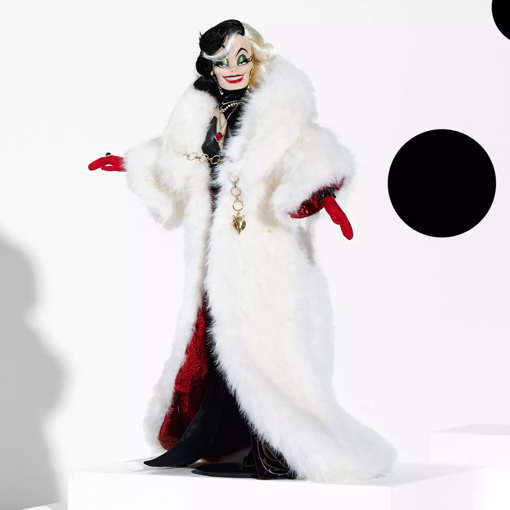 Cruella De Vil Limited Edition Doll –101 Dalmatians 65th