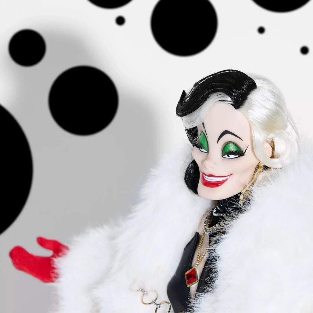 Cruella De Vil Limited Edition Doll –101 Dalmatians 65th Anniversary – Limited Edition – 16'' (necklaces)