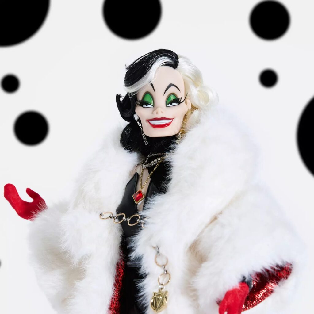 Cruella De Vil Limited Edition Doll –101 Dalmatians 65th Anniversary – Limited Edition – 16'' (close-up of face)