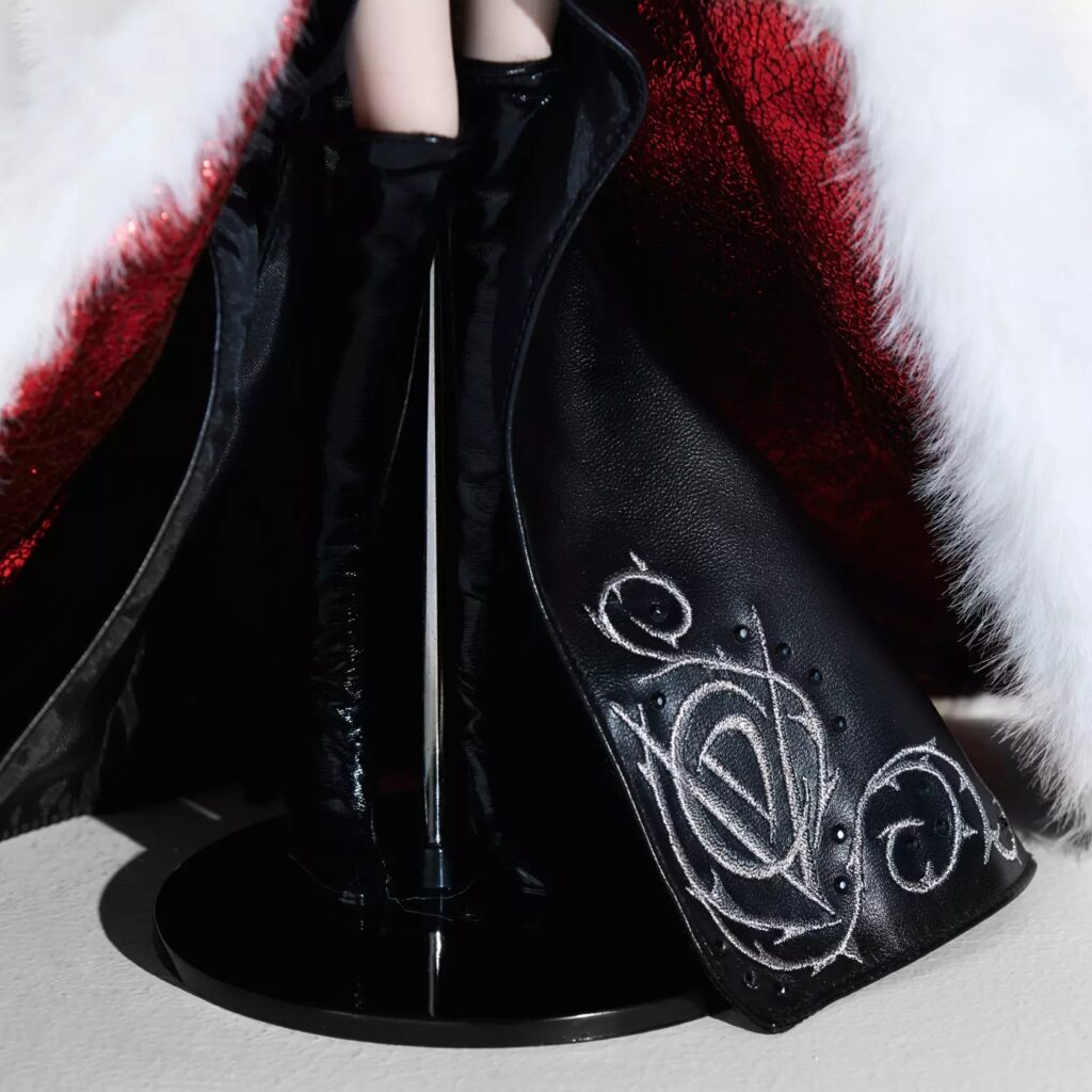 Cruella De Vil Limited Edition Doll –101 Dalmatians 65th Anniversary – Limited Edition – 16'' (boots and skirt)
