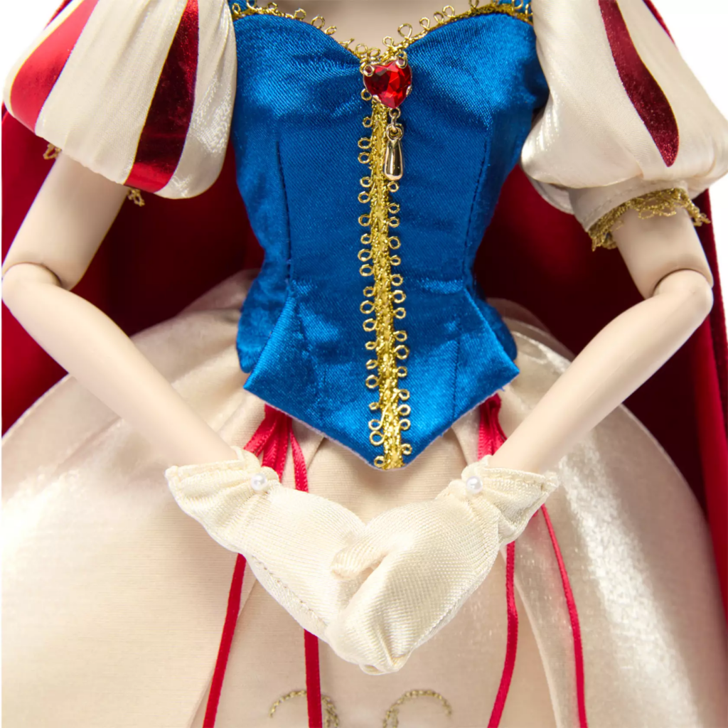Snow White Limited Edition Doll – 17'' – Shanghai Disneyland (bodice detail)