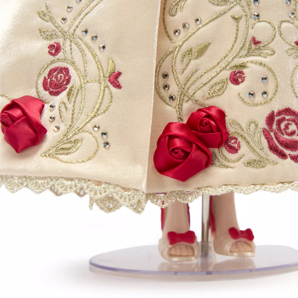 Snow White Limited Edition Doll – 17'' – Shanghai Disneyland (skirt detail)