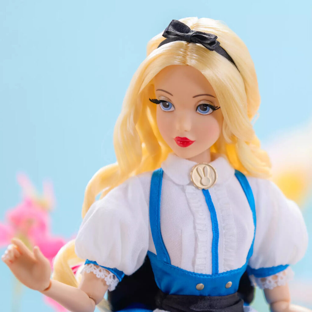 Alice in Wonderland 75th Anniversary Limited Edition Doll (close-up of face)