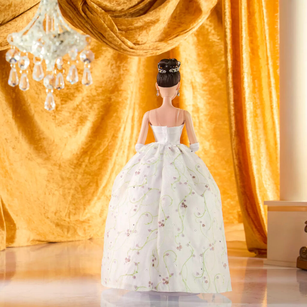 Mia Thermopolis Limited Edition Doll – The Princess Diaries – 17'' (back)
