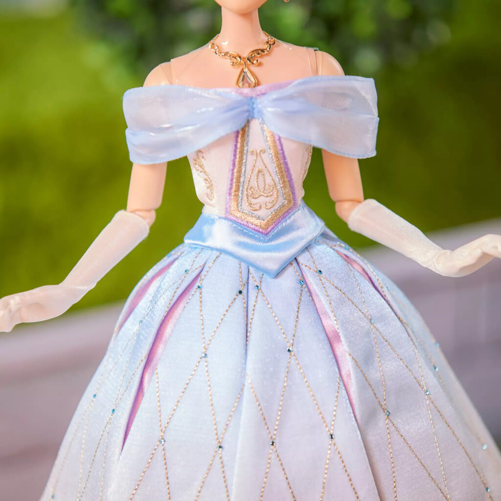 Cinderella Limited Edition Doll – Walt Disney World 55th Anniversary – 16'' (close-up of bodice)